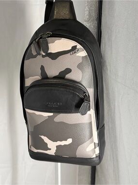 Coach Men’s Camouflage Sling Bag Backpack in Black & Gray Excellent